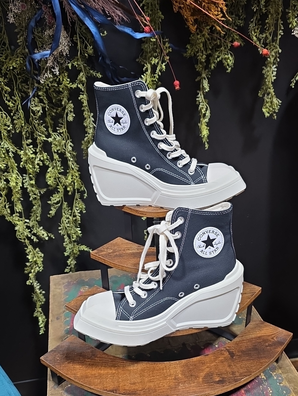 Converse Platform Sneaker!